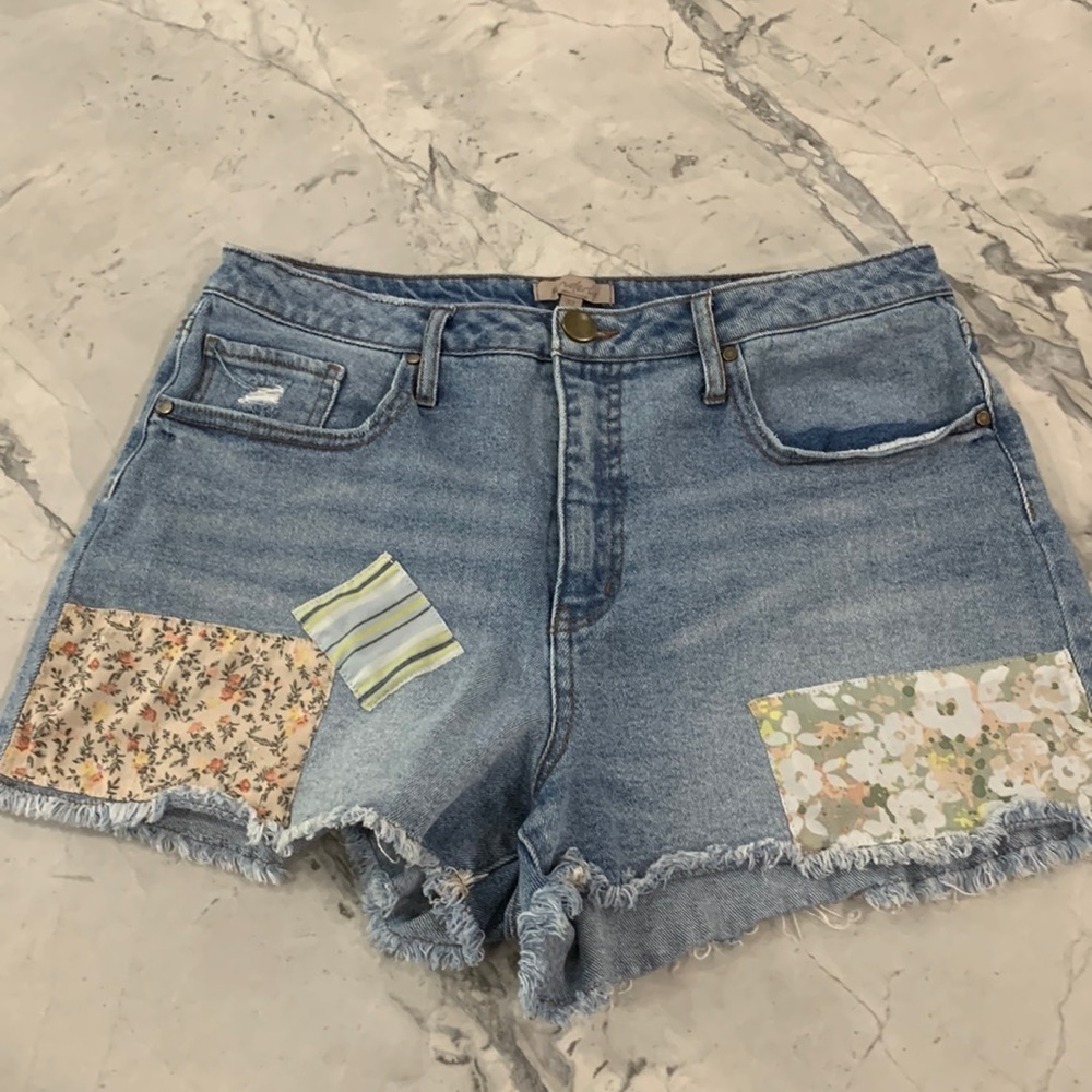 WONDERLY, patch work, frayed, fringed denim jean shorts, size 32